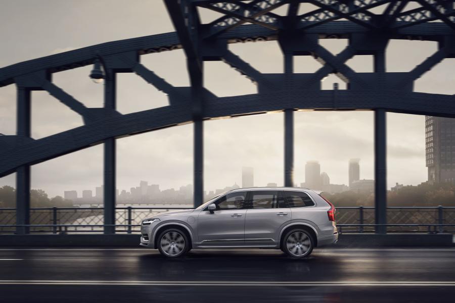  Volvo XC90 T8 Twin Engine Inscription 2019 года  (WW) (фото 6 из 23)